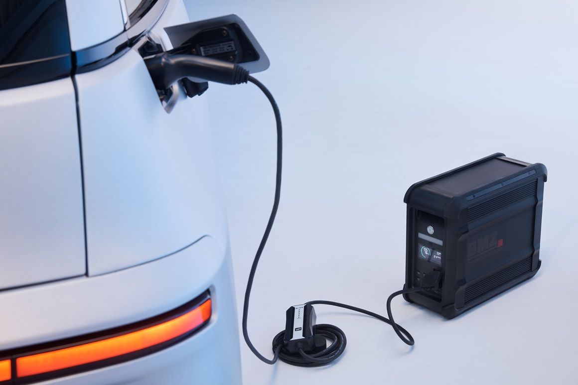 Mobile Power Station for Power Supply in the Car